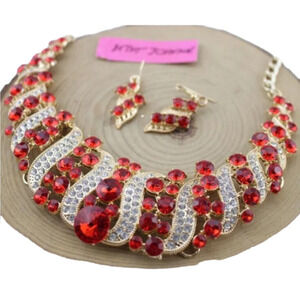 BETSEY JOHNSON BEAUTIFUL RED CRYSTAL & RHINESTONE NECKLACE AND EARRING SET